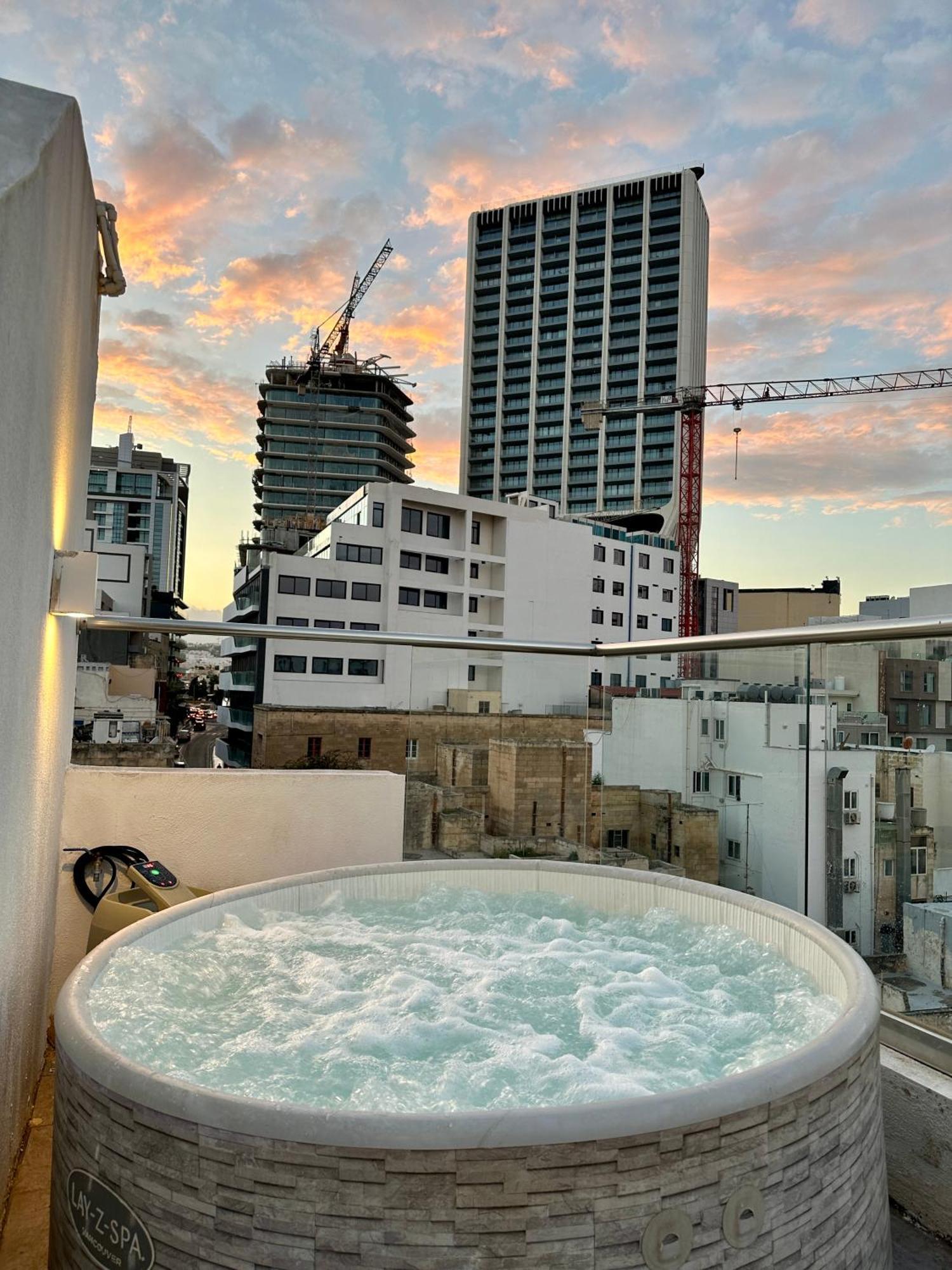 Paceville Sea View Penthouse With Jacuzzi! Saint Julian's 외부 사진